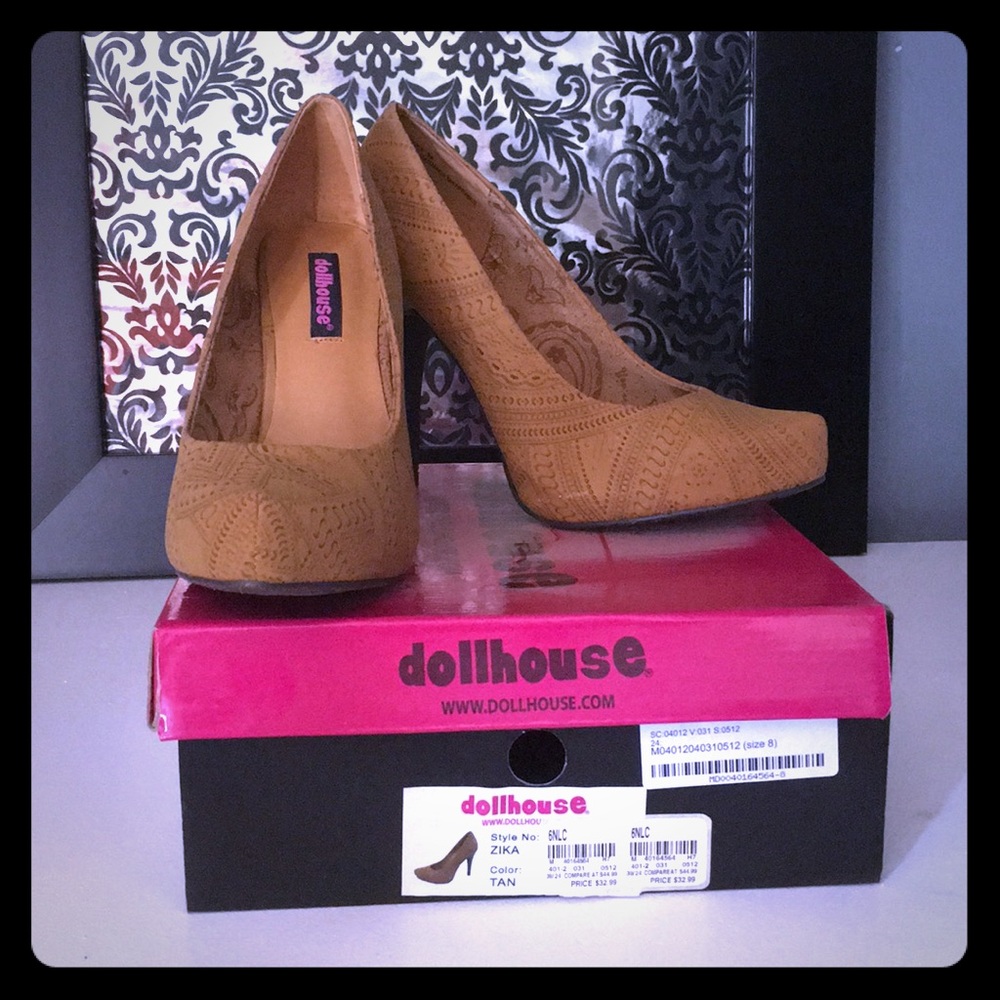 Dollhouse pumps. Size 8